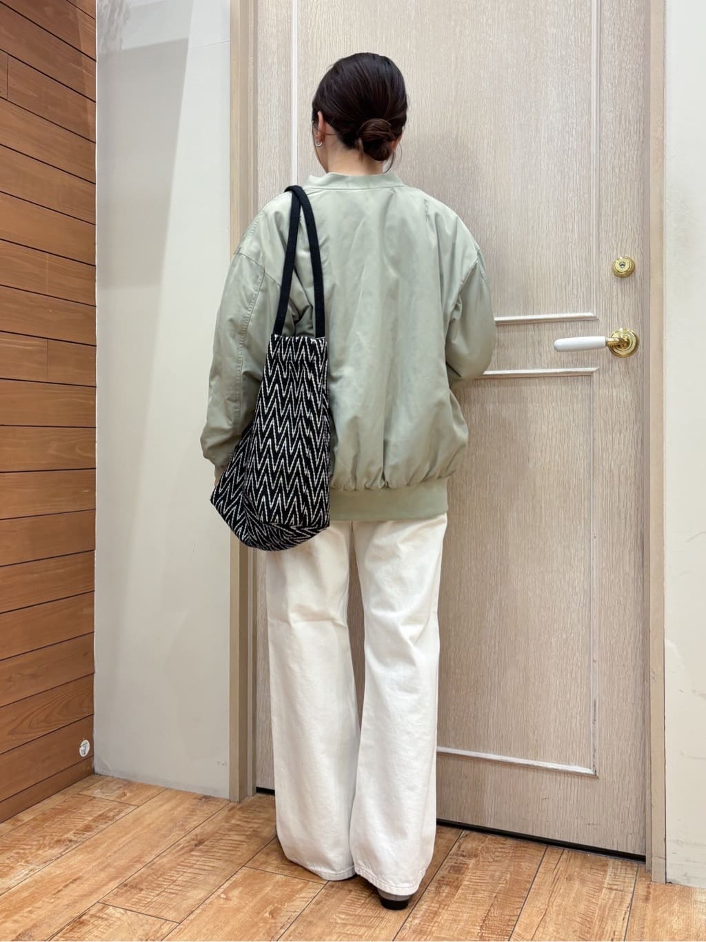なみさんの「SHOO･LA･RUE｜【S-LL】大人も取り入れやすい BIGシルエット MA－1ブルゾン」を使ったコーディネート
