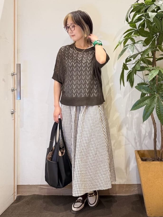 misakiさんの「SHOO･LA･RUE｜【2点セット/洗濯機可/S-LL】透かし編みで涼やか 大人のドルマンニット」を使ったコーディネート
