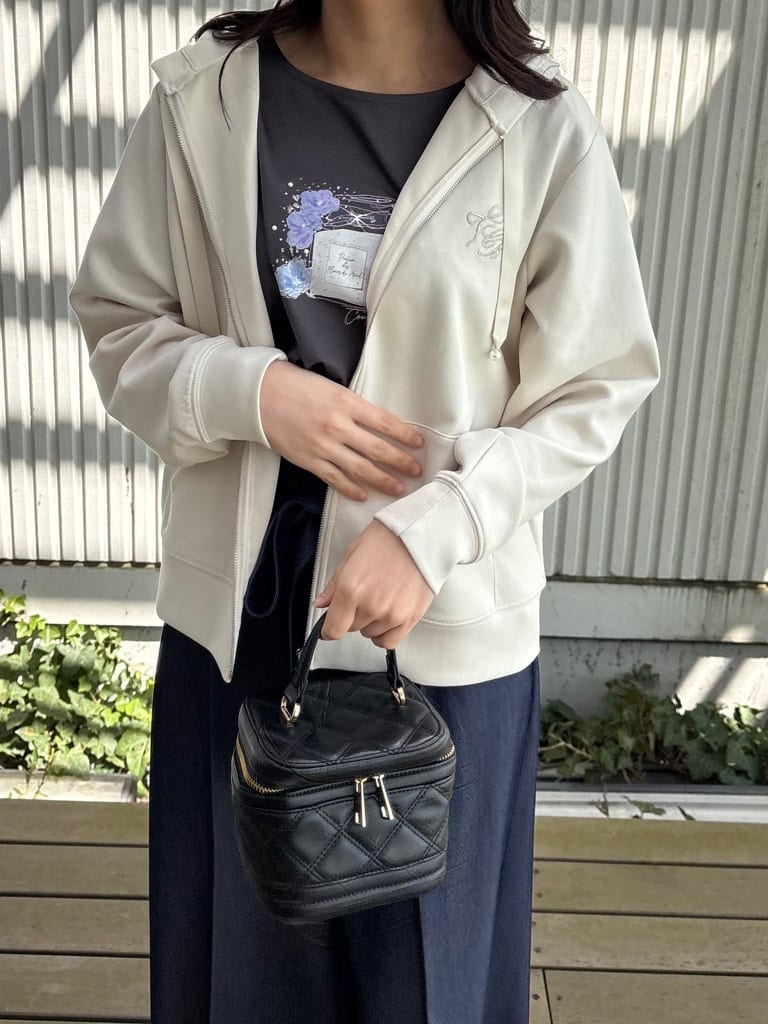 AOIさんの「Couture brooch｜【接触冷感・UVカット】パフュームプリントTシャツ」を使ったコーディネート