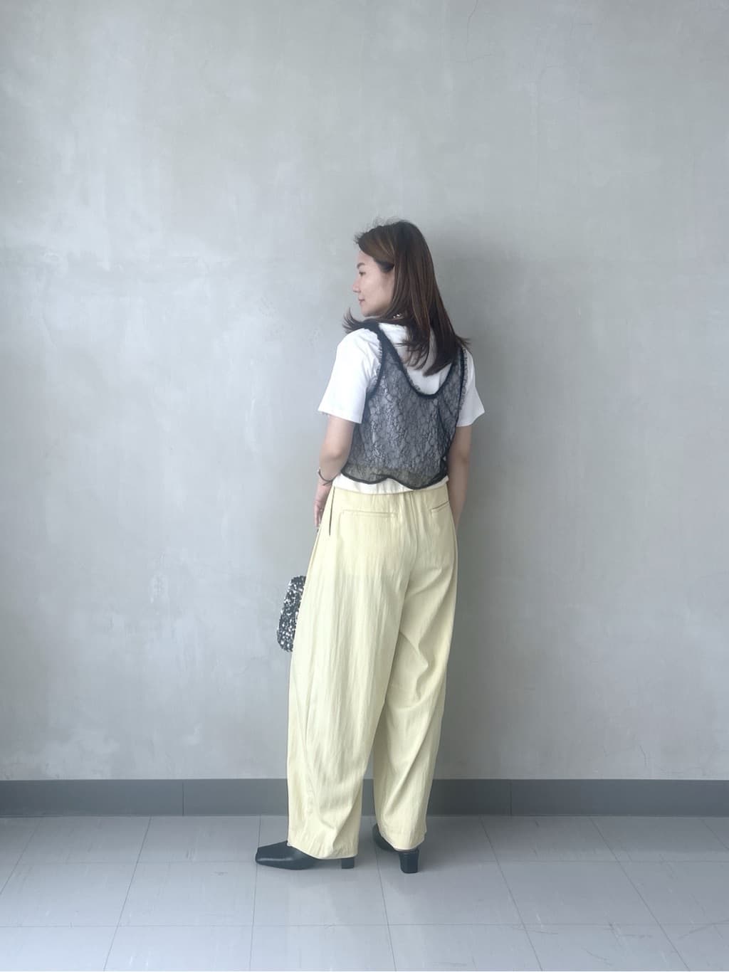 takaさんの「INDIVI｜メッセージプリントクルーネックTシャツ」を使ったコーディネート