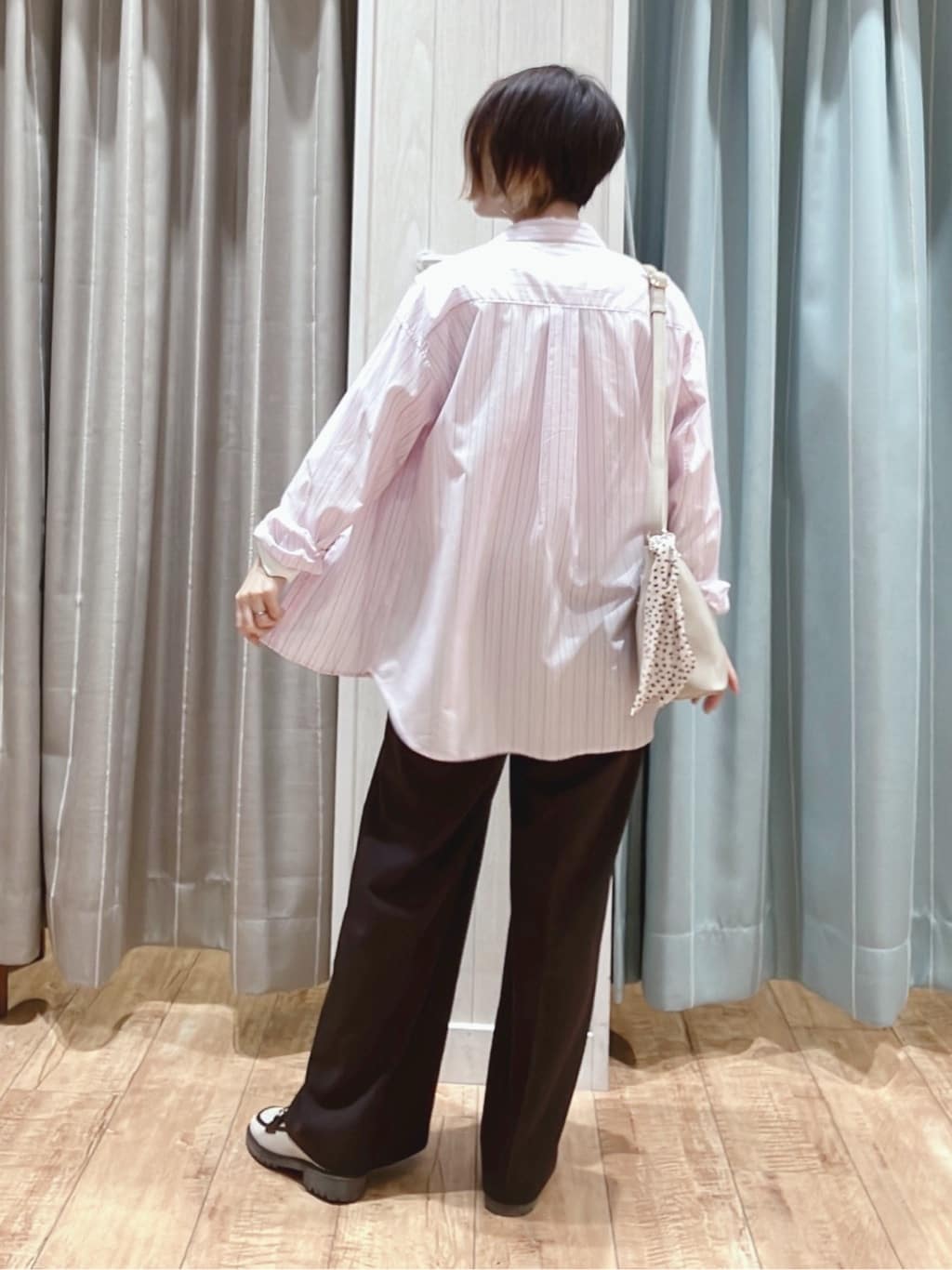 aaamiさんの「SHOO･LA･RUE｜【UV/抗菌防臭/洗濯機可】小さめロゴの大人スムースロンT」を使ったコーディネート
