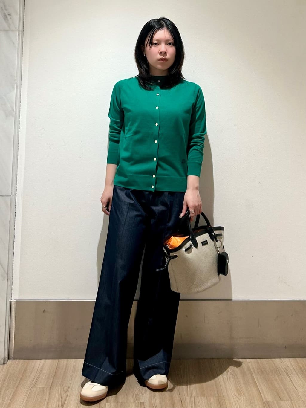 とりみさんの「DRESSTERIOR｜【接触冷感】イージーウエスト ワイドデニム」を使ったコーディネート