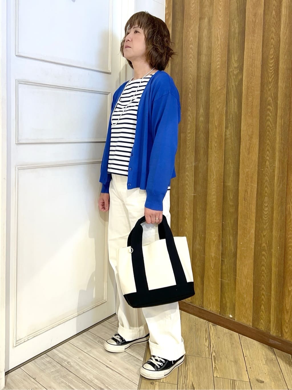 yuriyuriさんの「SHOO･LA･RUE｜【洗濯機可/UV】さらっとしたタッチが心地よい ショート丈 Vネックカーディガン」を使ったコーディネート