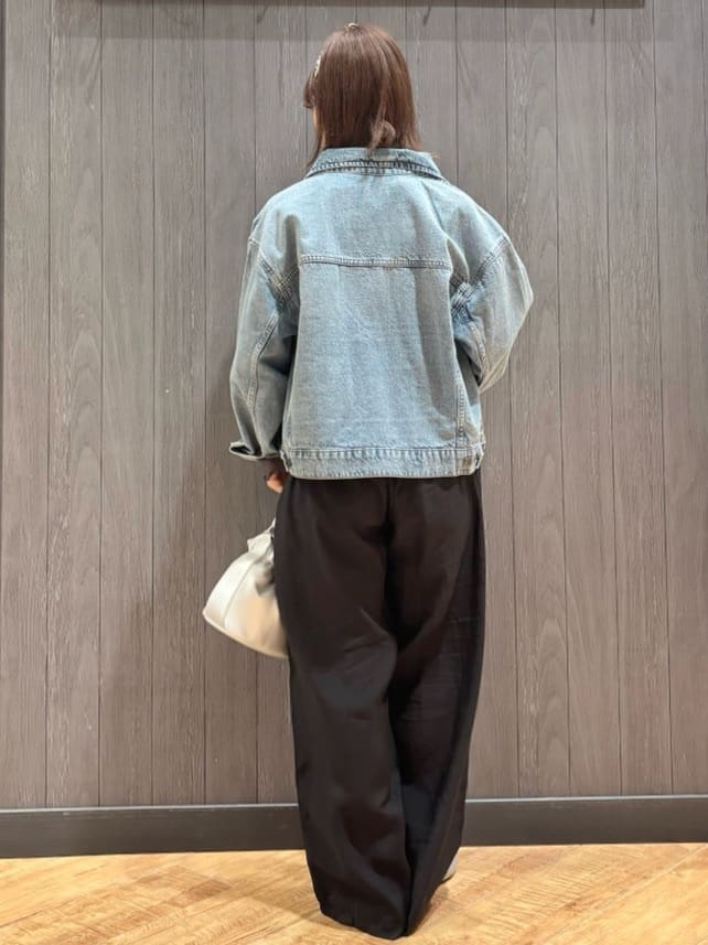 meiさんの「SHOO･LA･RUE｜【SHOO・LA・RUE DENIM】羽織るだけでこなれる　オーバーサイズデニムジャケット」を使ったコーディネート