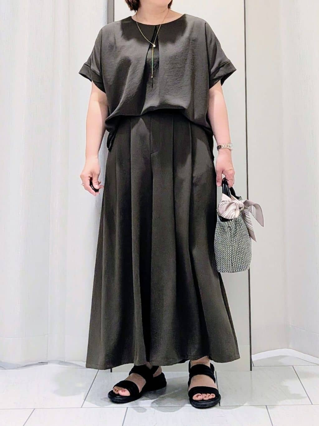 Onumaさんの「UNTITLED｜【セットアップ可/UVカット/前後2WAY】リラクシーフレンチスリーブブラウス」を使ったコーディネート