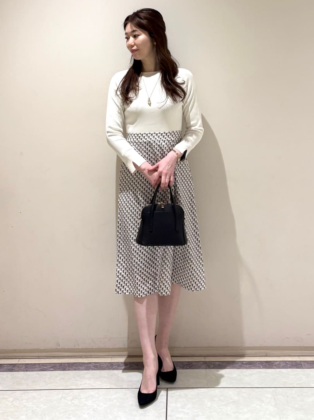 sakiさんの「COUP DE CHANCE｜【手洗い可】異素材ドッキングワンピース」を使ったコーディネート