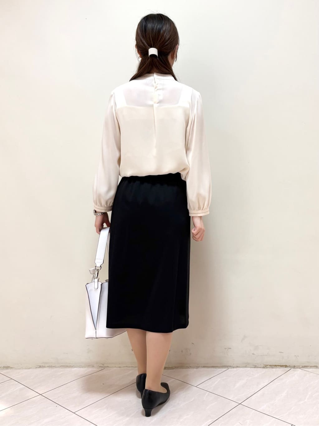 mikiさんの「Reflect｜タックスタンドカラーブラウス」を使ったコーディネート