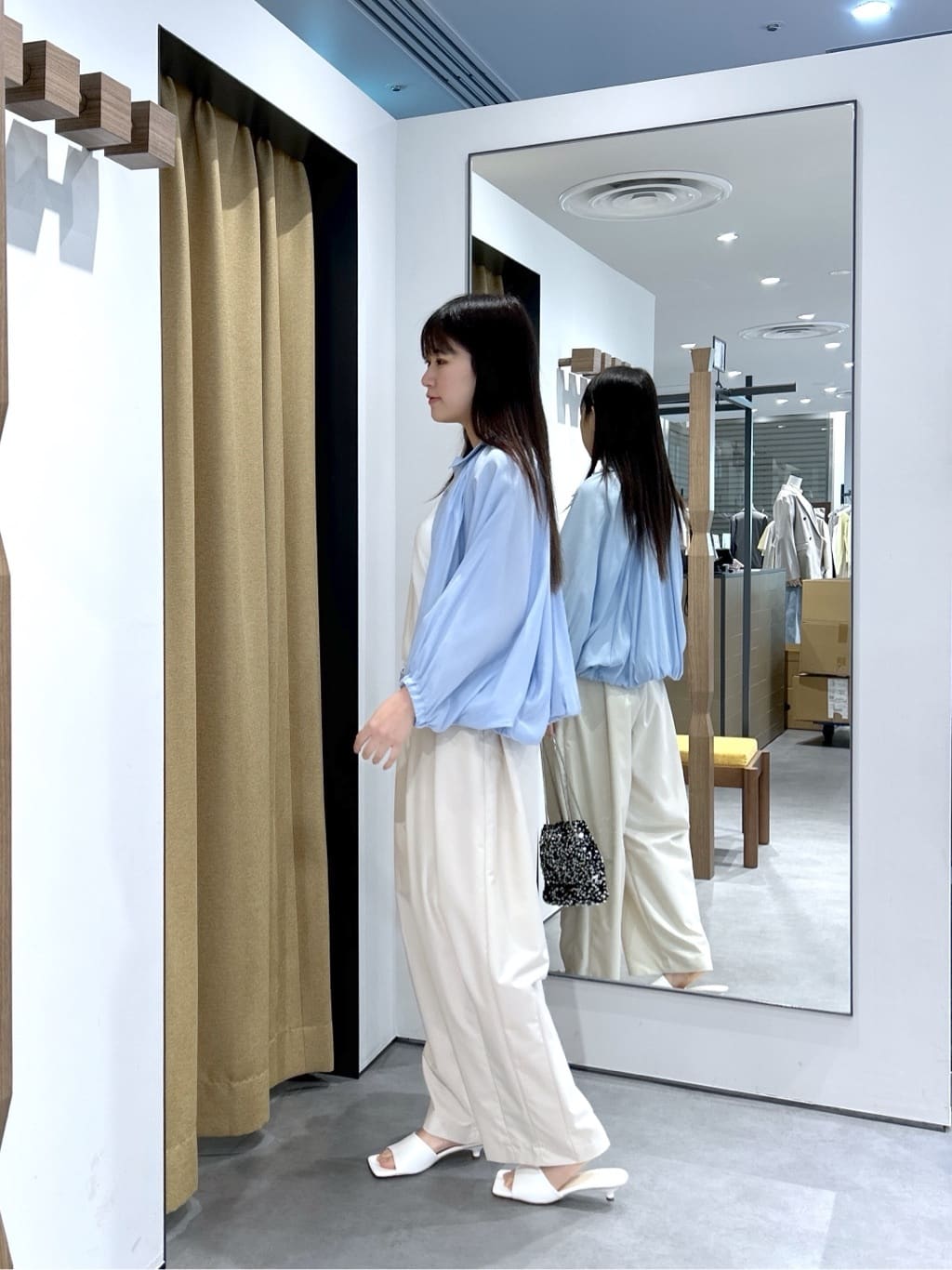 Renoさんの「INDIVI｜バルーンシアーブラウス【接触冷感】」を使ったコーディネート