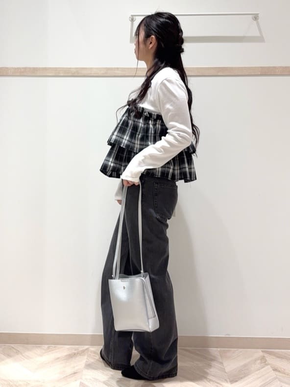 nanaさんの「SHOO･LA･RUE｜【2点セット】チェック柄フリルキャミビスチェ&times;テレコロンT」を使ったコーディネート