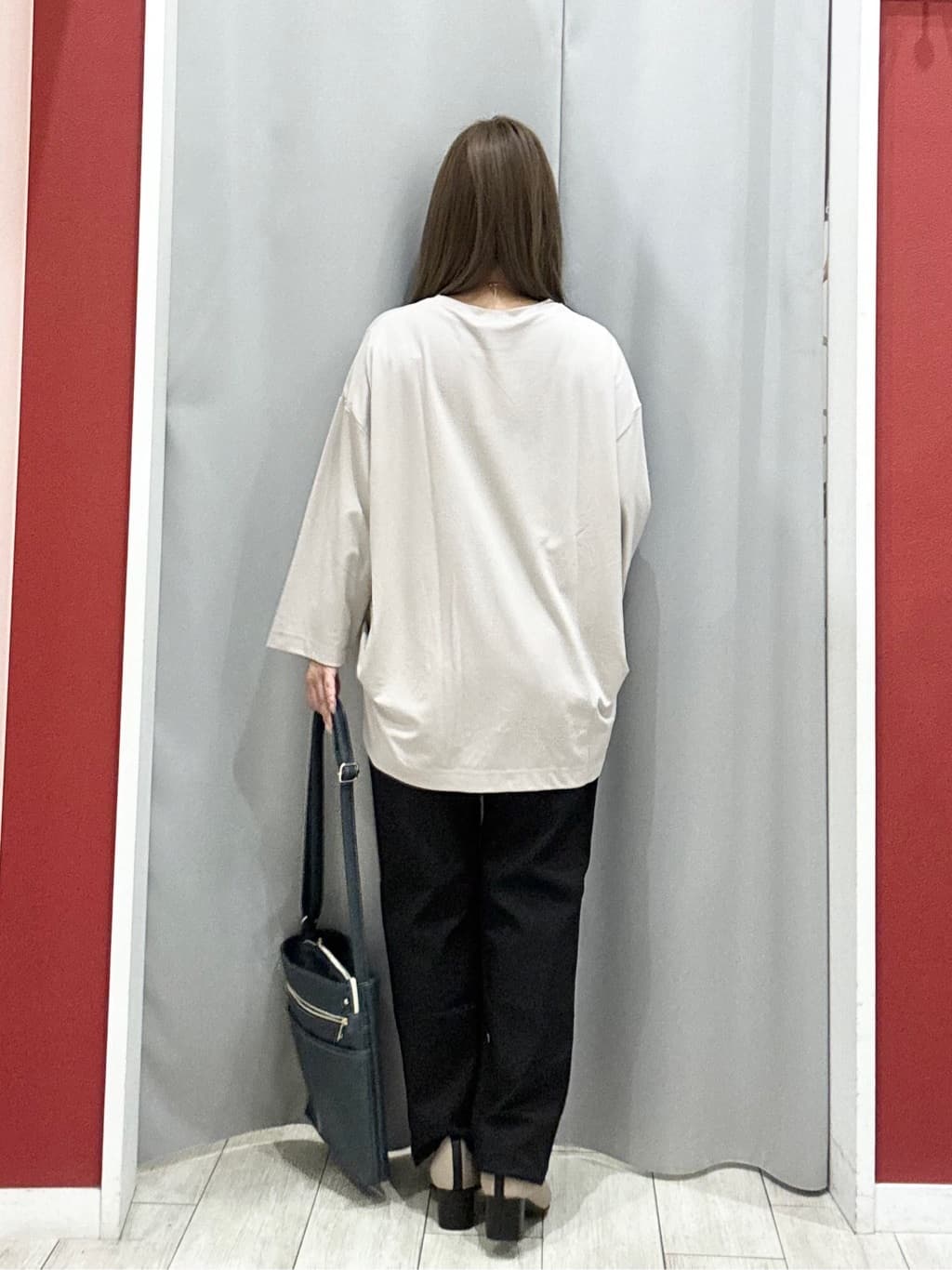 shioさんの「SHOO･LA･RUE｜【UV/体型カバー】とろみフロントタック7分袖ゆるトップス」を使ったコーディネート