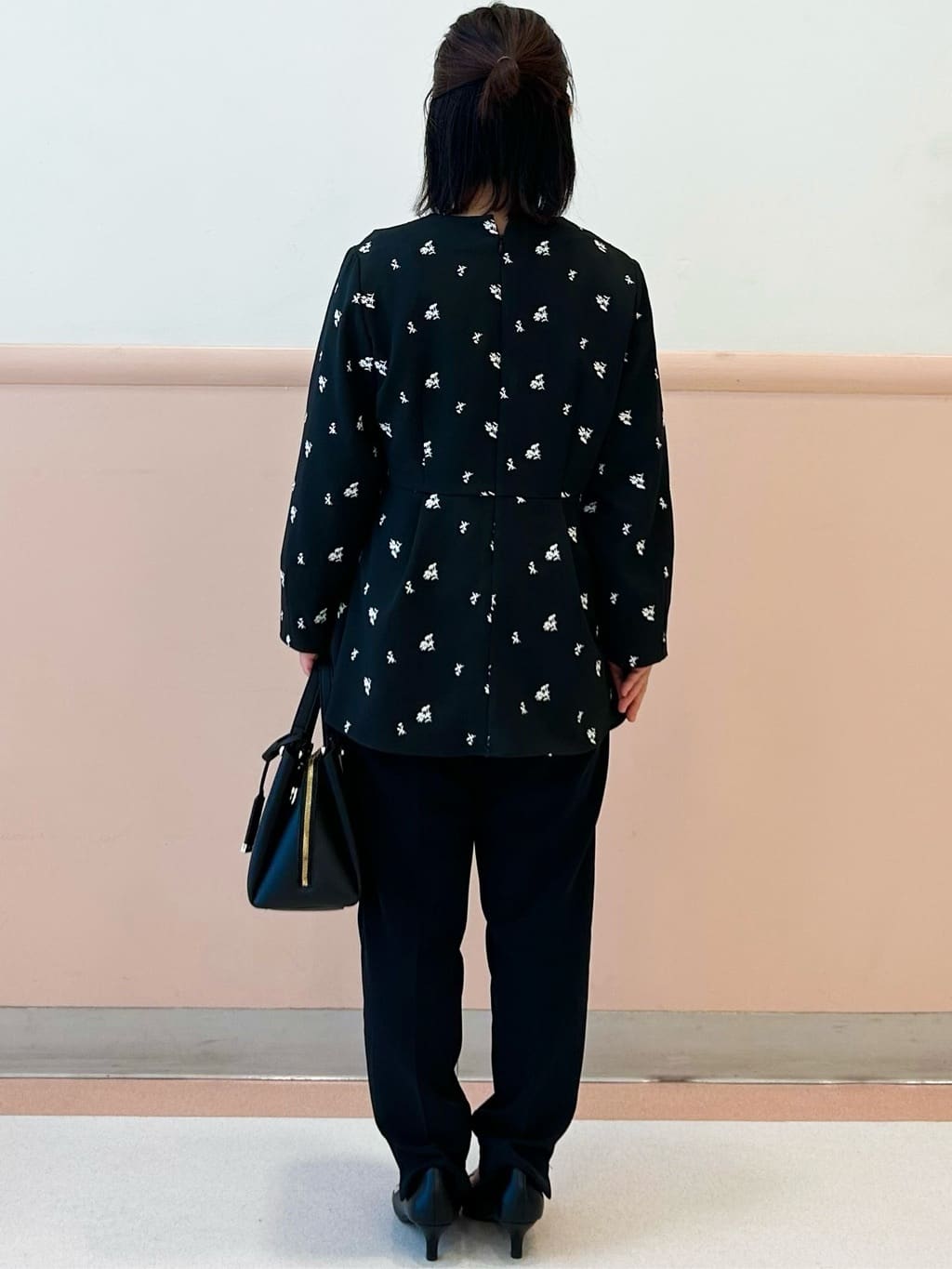 こやさんの「OPAQUE.CLIP｜フラワー刺繍ペプラムブラウス【洗濯機OK】」を使ったコーディネート