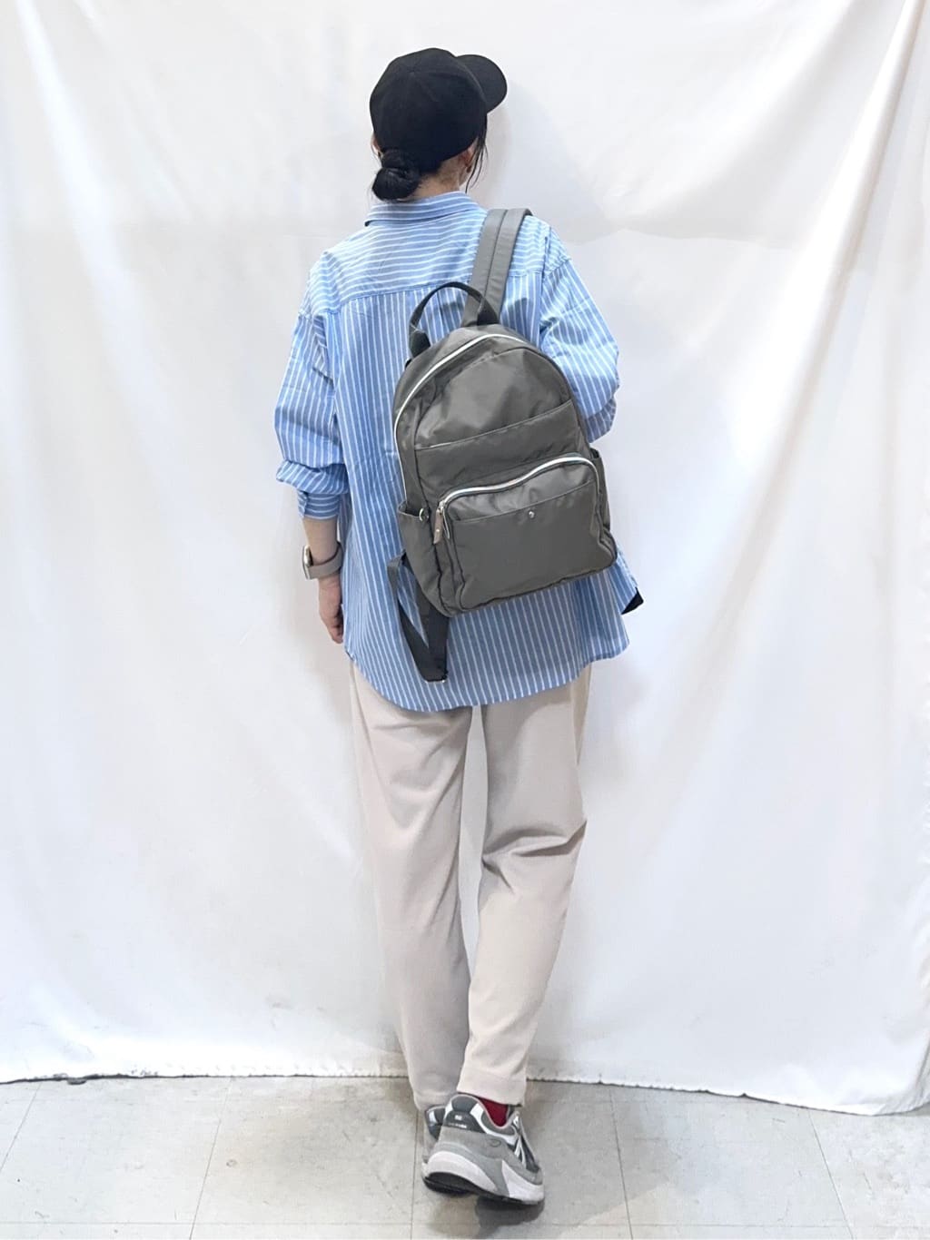𝐇𝐢𝐫𝐨𝐦𝐢さんの「SHOO･LA･RUE｜【選べる色・柄/S-LL】通年使える レギュラーカラーシャツ」を使ったコーディネート