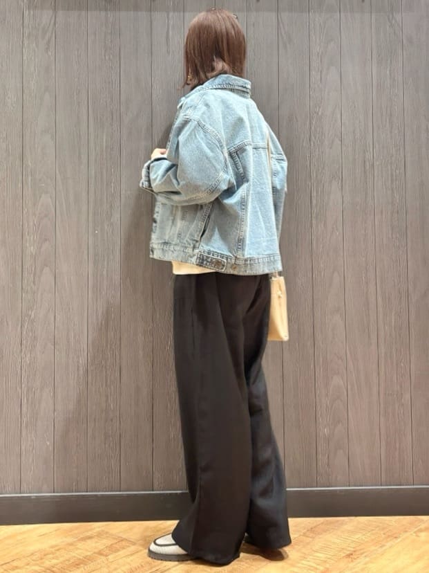 meiさんの「SHOO･LA･RUE｜【SHOO・LA・RUE DENIM】羽織るだけでこなれる　オーバーサイズデニムジャケット」を使ったコーディネート