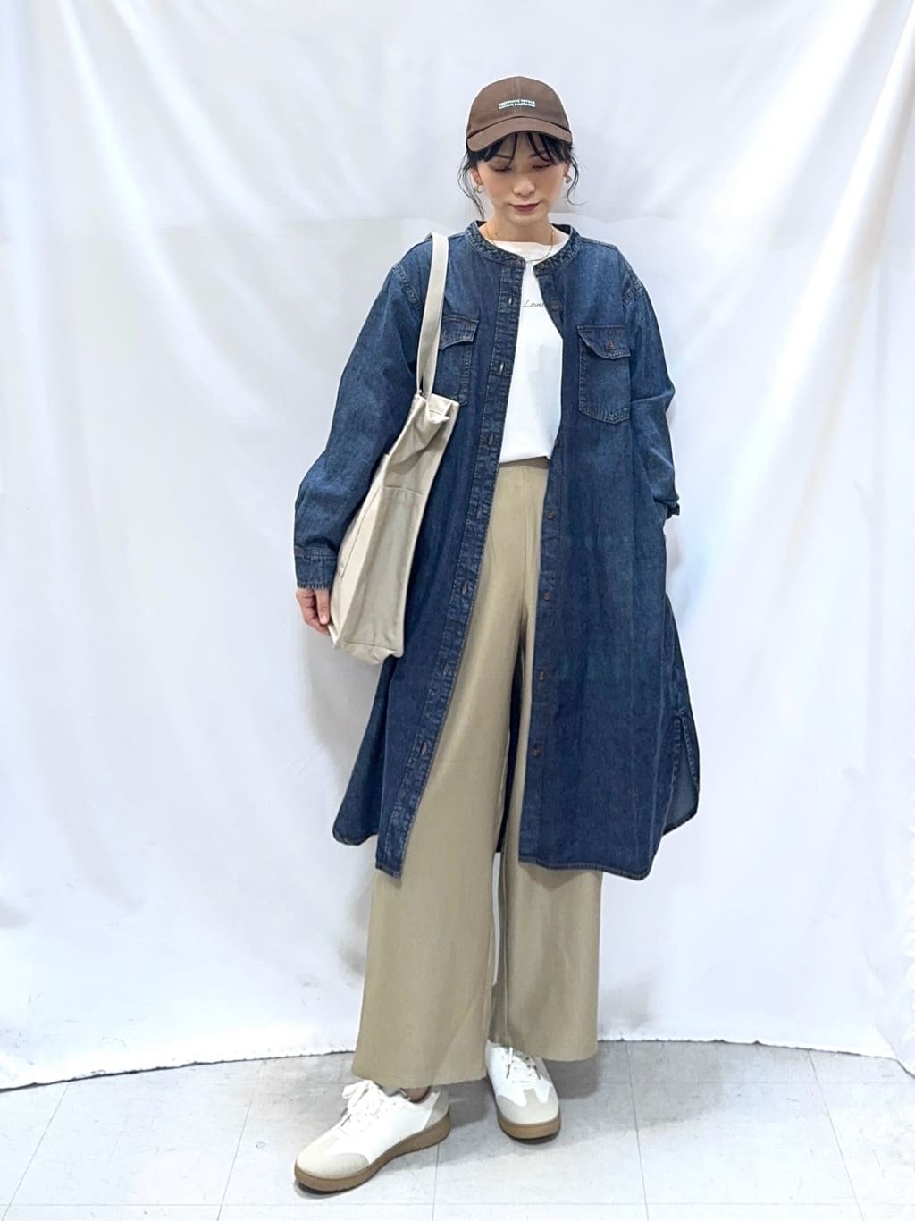 𝐇𝐢𝐫𝐨𝐦𝐢さんの「SHOO･LA･RUE｜【UV/抗菌防臭/洗濯機可】小さめロゴの大人スムースロンT」を使ったコーディネート