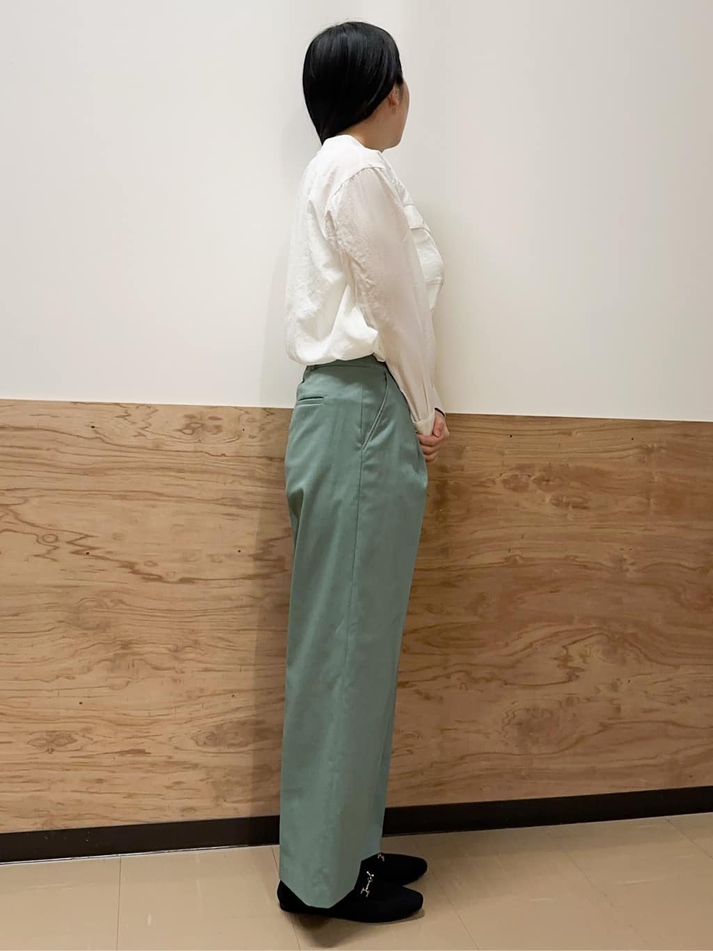 すーさんの「grove｜【貴島明日香さん着用】お仕事も普段も。今どきワークシャツブラウス」を使ったコーディネート