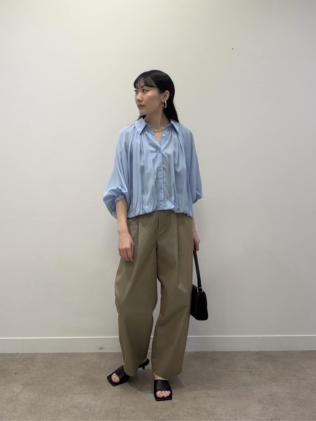 rinaさんの「INDIVI｜バルーンシアーブラウス【接触冷感】」を使ったコーディネート