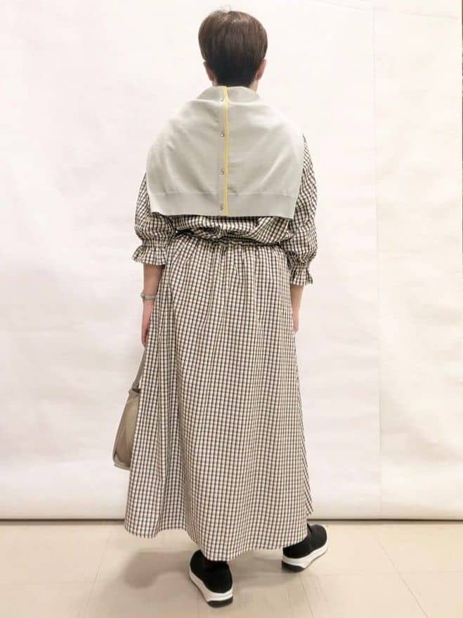 なっちゃんさんの「SHOO･LA･RUE｜【セットアップ可/洗濯機可/S-LL】軽やかに揺れる サッカーチェック フレアスカート」を使ったコーディネート