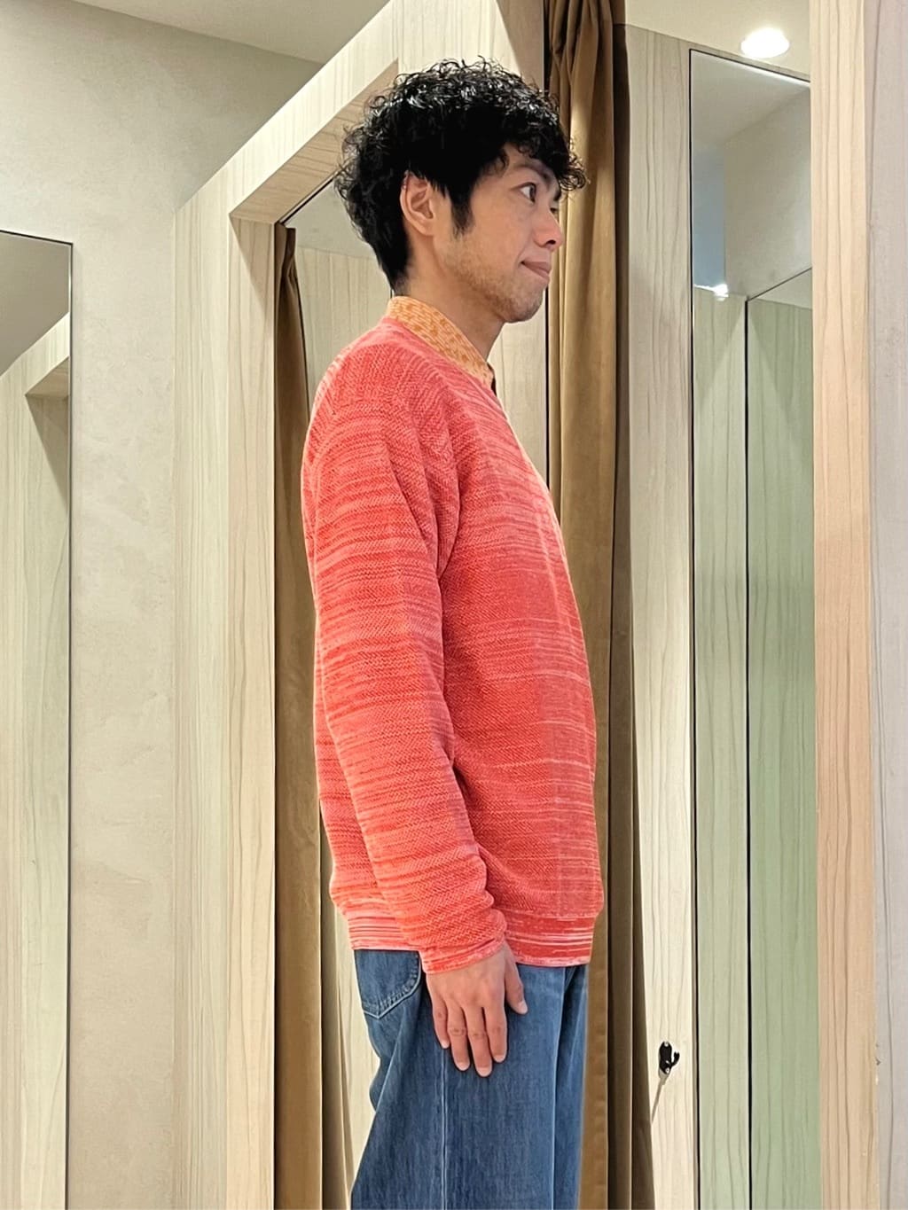 URAさんの「TAKEO KIKUCHI｜【洗える】カラースプリングニット」を使ったコーディネート