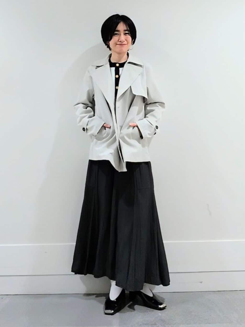 ミズタさんの「UNTITLED｜【定番人気/はっ水/洗える】タスランショートトレンチコート」を使ったコーディネート