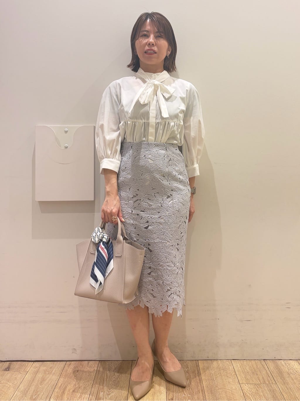YUKOさんの「index｜ペプラムブラウス／ボウタイ取り外し可【洗濯機OK／イージーアイロン／防シワ】《XS～LL／8col》」を使ったコーディネート