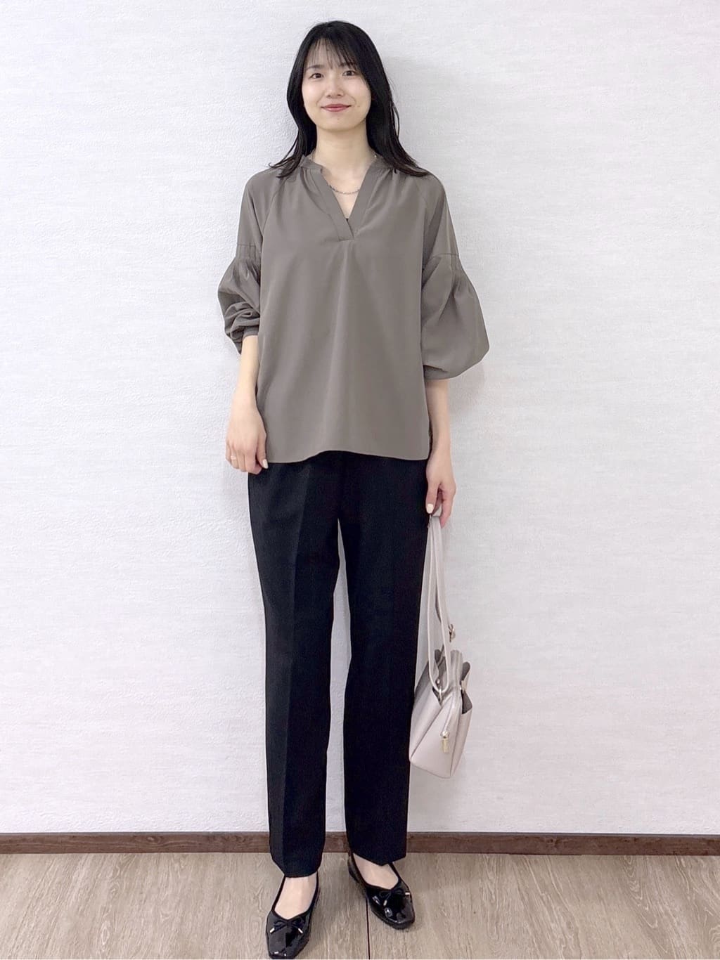 sachikoさんの「OPAQUE.CLIP｜スキッパーボリュームスリーブブラウス【洗濯機OK】」を使ったコーディネート