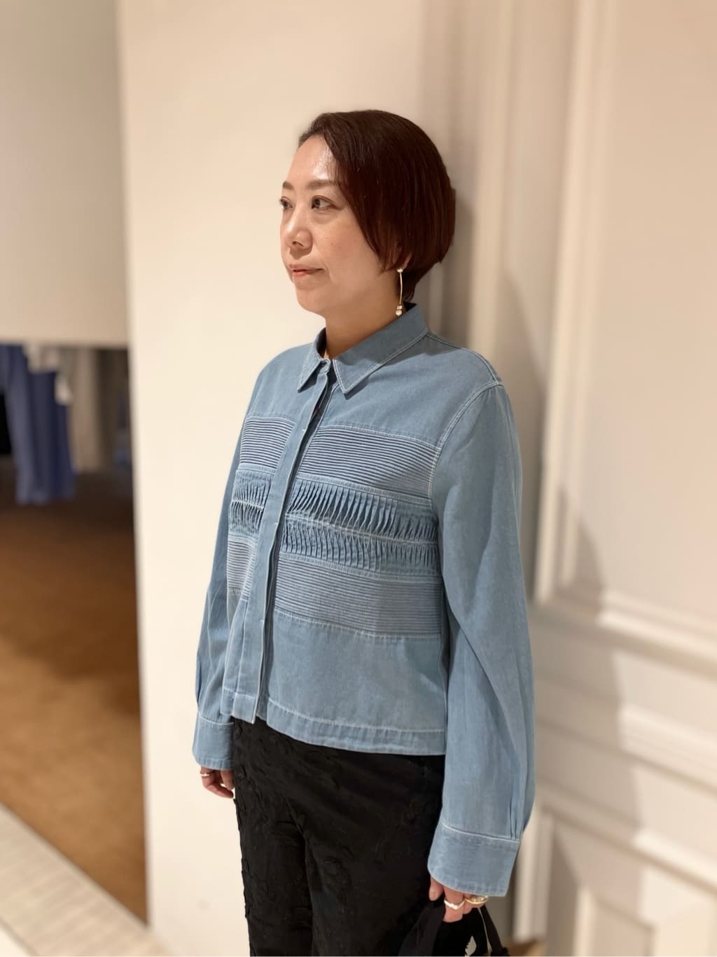 TAJIさんの「DRESSTERIOR｜【ウォッシャブル/ウエストゴム】コットンエンブロイダリー イージーパンツ」を使ったコーディネート