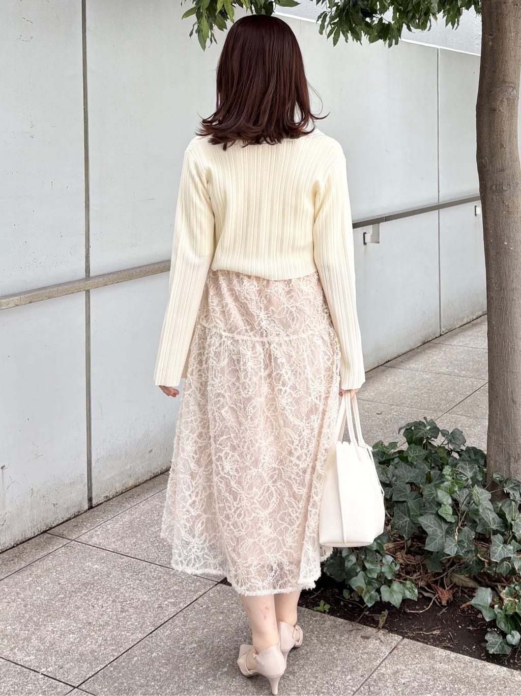 みさかさんの「index｜シェル&times;エッジメタルしずくピアス」を使ったコーディネート