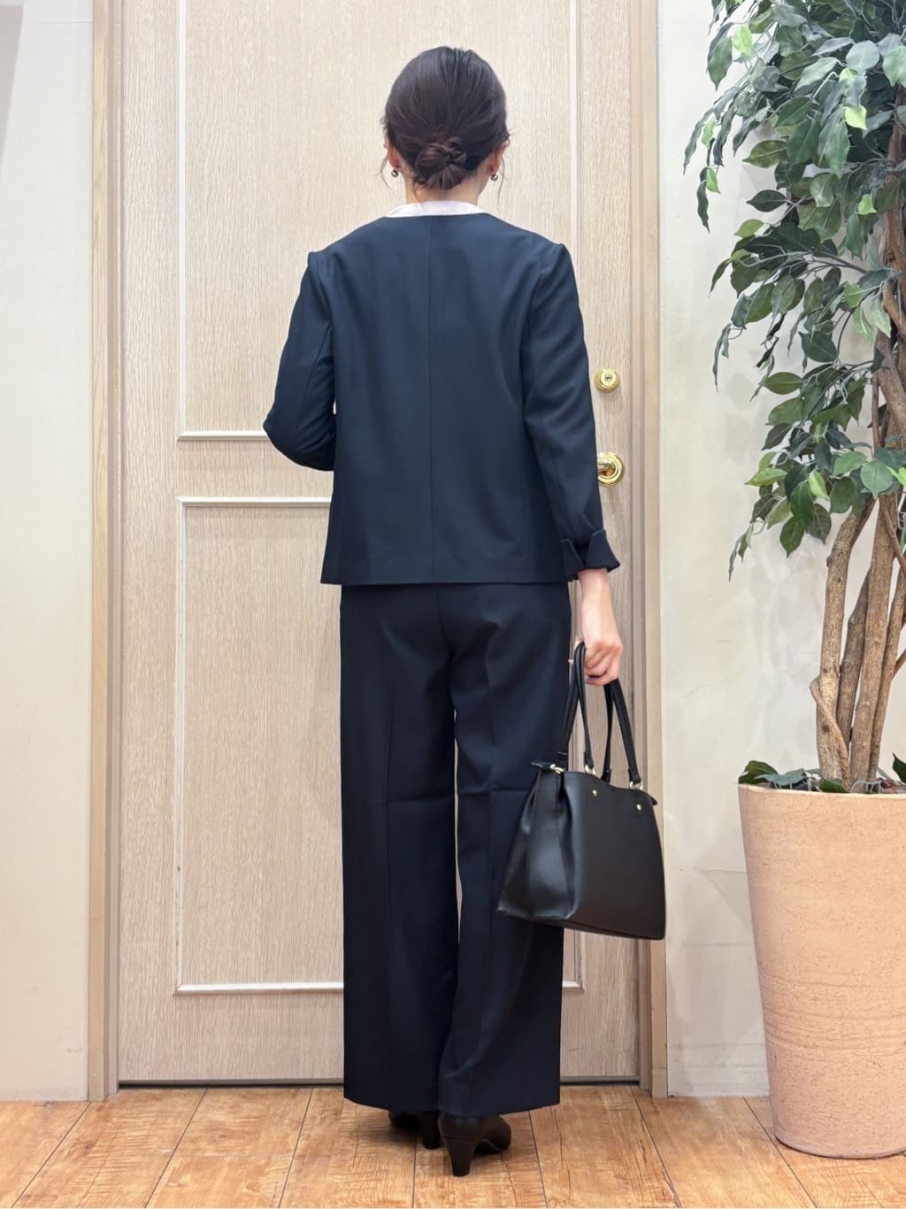 なみさんの「SHOO･LA･RUE｜【洗濯機可/UV/SS-3L】すっきり好印象 ノーカラージャケット」を使ったコーディネート