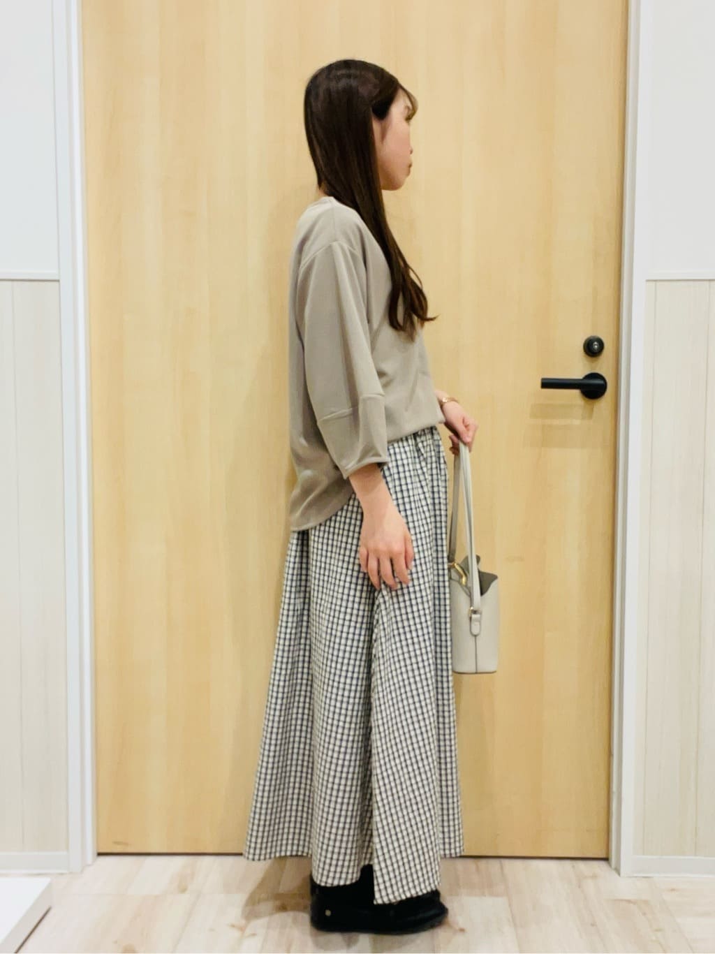 minamiさんの「SHOO･LA･RUE｜【セットアップ可/洗濯機可/S-LL】軽やかに揺れる サッカーチェック フレアスカート」を使ったコーディネート