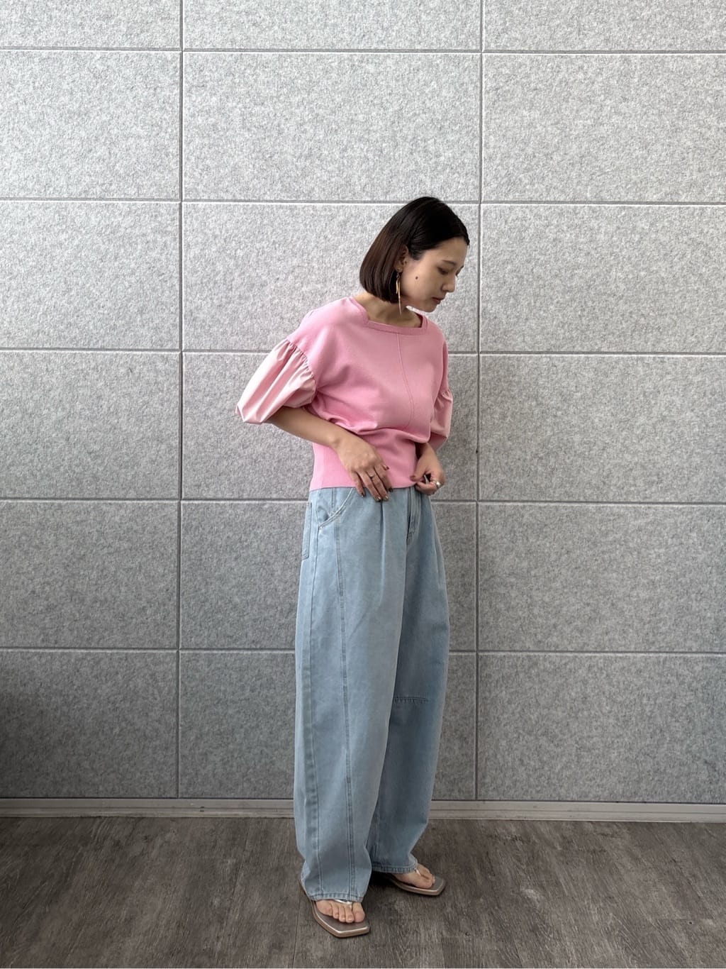 ayanoさんの「INDIVI｜ドッキングパフスリーブニット」を使ったコーディネート