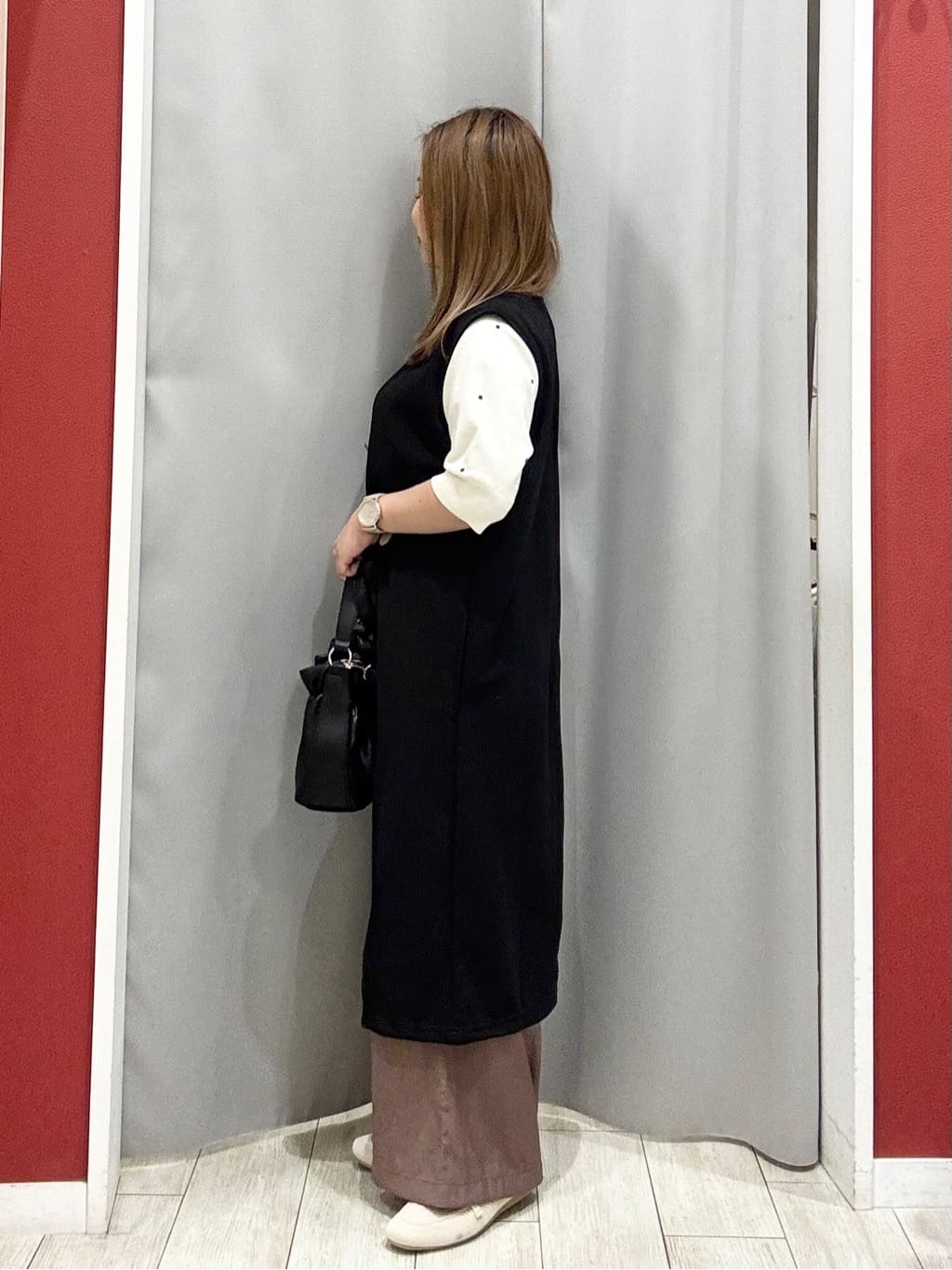 shioさんの「SHOO･LA･RUE｜【2点セット/洗濯機可/S-LL】ジレにもなるジャンスカ+5分袖Tシャツ」を使ったコーディネート