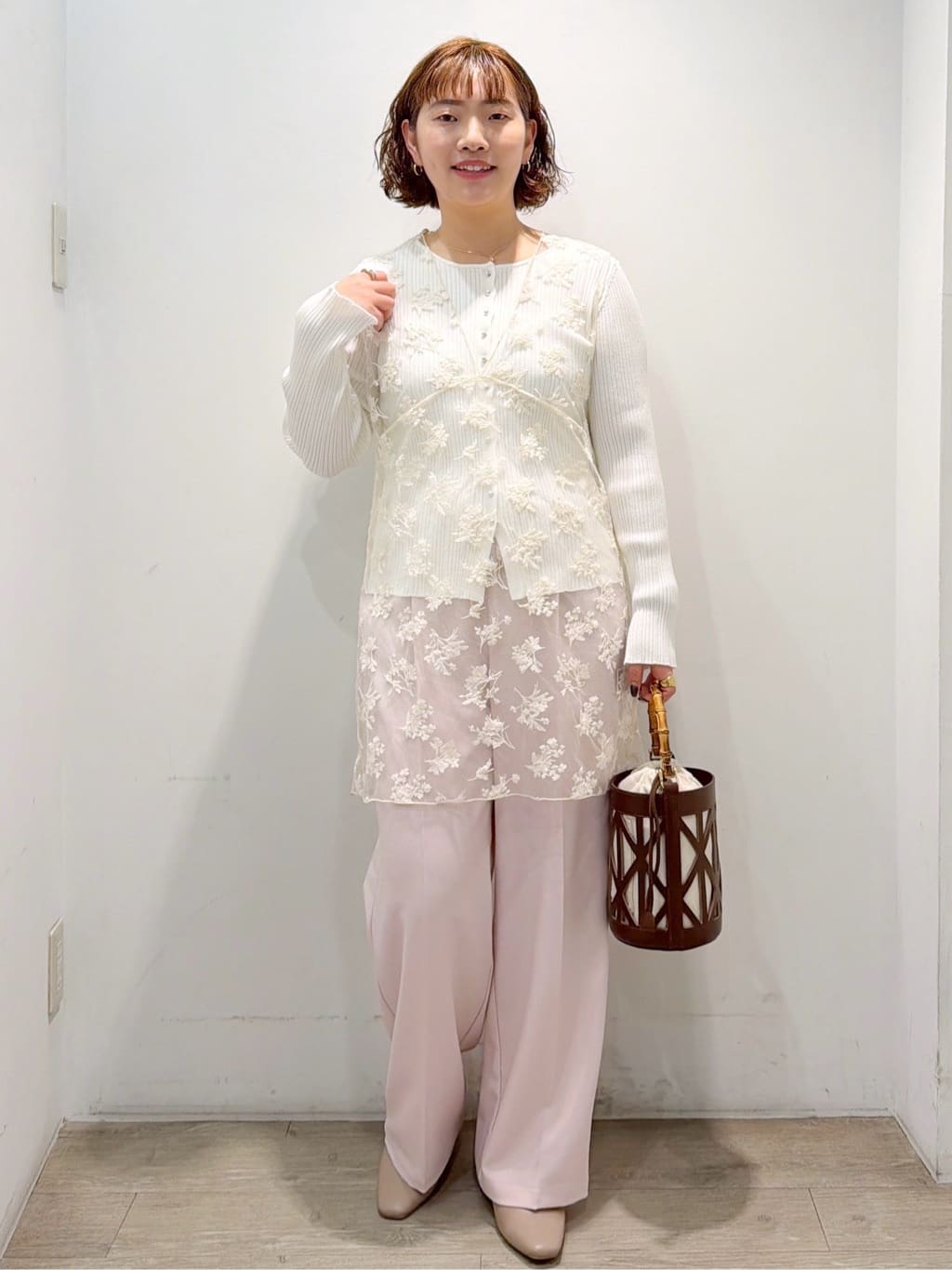 sumicaさんの「OPAQUE.CLIP｜シアー刺繍チュニックブラウス【洗濯機OK】」を使ったコーディネート