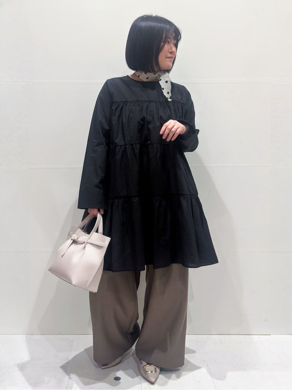 Minさんの「OPAQUE.CLIP｜ティアードミニワンピース【洗濯機OK】」を使ったコーディネート