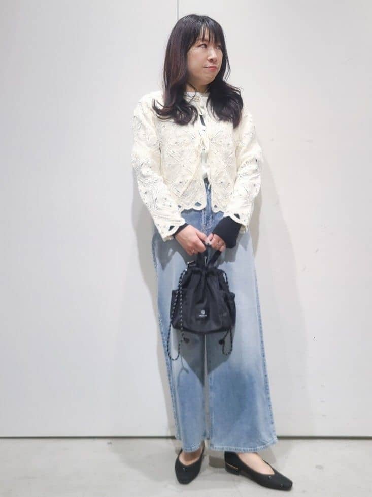 hmさんの「OPAQUE.CLIP｜リラクシーロゴプリントTシャツ【洗濯機OK】」を使ったコーディネート