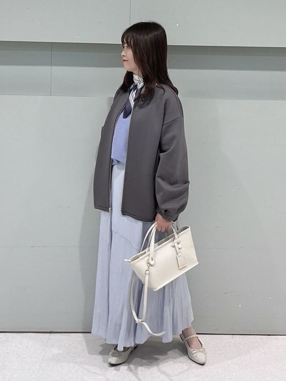 makiさんの「UNTITLED｜【7色展開/洗える/程よい透け感】ドライタッチVネックニット」を使ったコーディネート