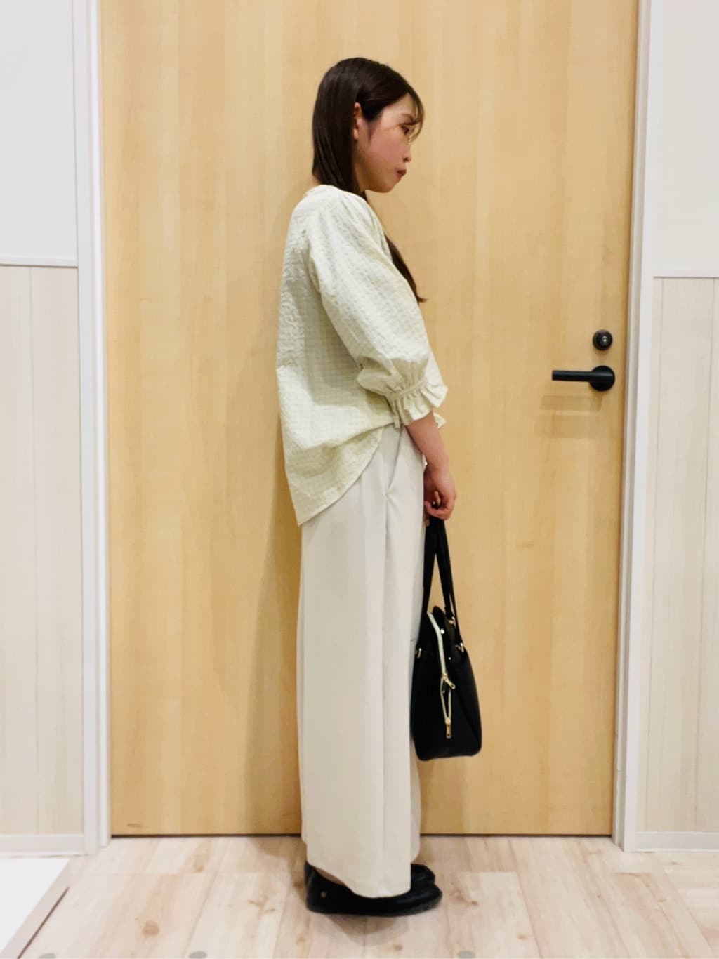 minamiさんの「SHOO･LA･RUE｜【セットアップ可/洗濯機可】上品チェックが好印象 ゆるさら6分袖ブラウス」を使ったコーディネート