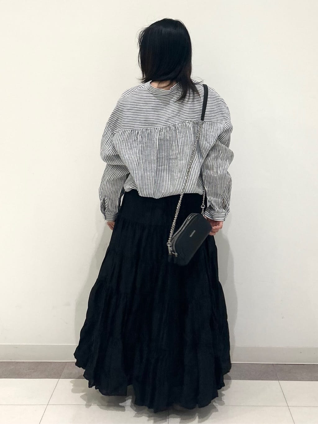 とりみさんの「DRESSTERIOR｜【2WAY/羽織にも】ウォッシャブルリネン ドロストシャツ」を使ったコーディネート
