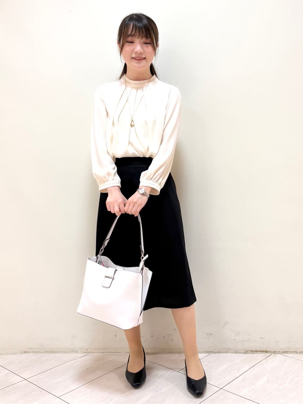 mikiさんの「Reflect｜タックスタンドカラーブラウス」を使ったコーディネート