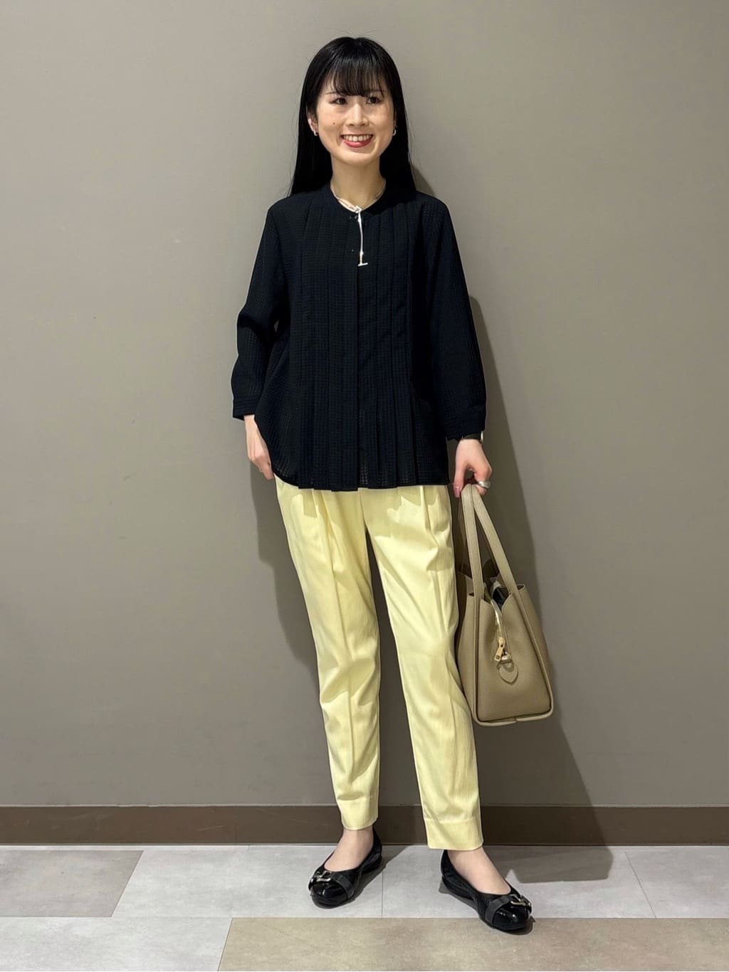KEIKOさんの「INDIVI｜【撥水/軽量】ミドル丈 ミニマルトレンチコート」を使ったコーディネート