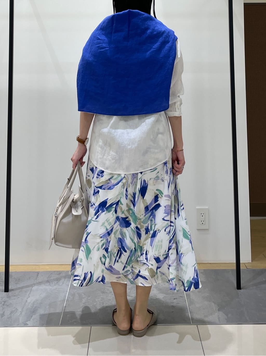 shihoさんの「INDIVI｜【接触冷感／2WAY】カシュクールリネンシャツ」を使ったコーディネート