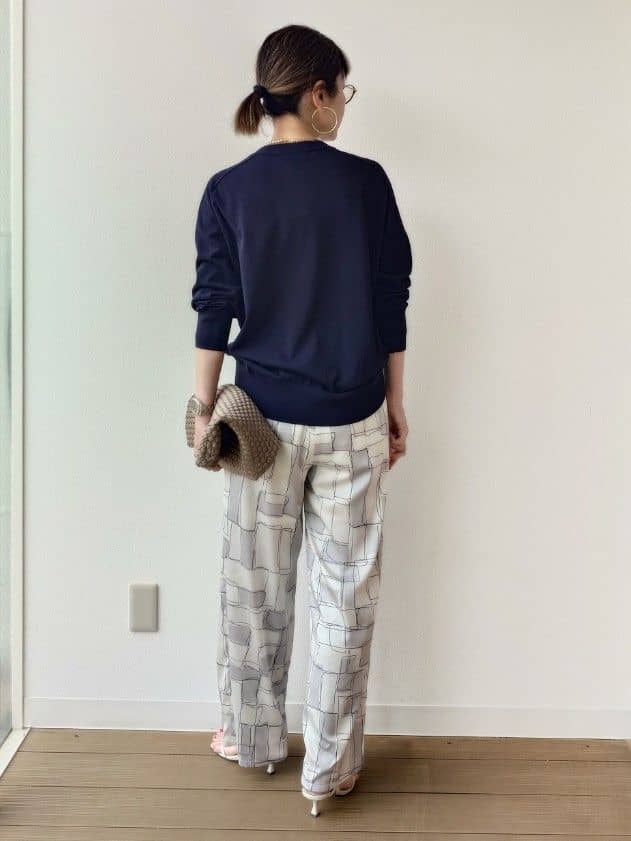 MUTSUKOさんの「UNTITLED｜【セットアップ可/洗える】シアーVネックカーディガン」を使ったコーディネート