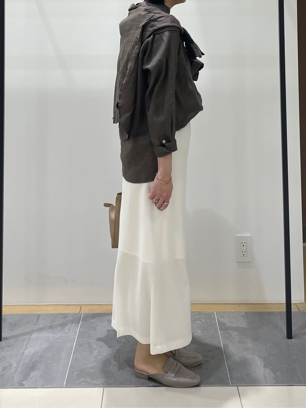 shihoさんの「INDIVI｜【接触冷感／2WAY】カシュクールリネンシャツ」を使ったコーディネート