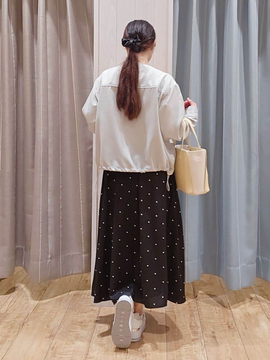 miyaさんの「SHOO･LA･RUE｜【S-LL】サッと羽織れてきれい見え　フラップポケット ノーカラーブルゾン」を使ったコーディネート