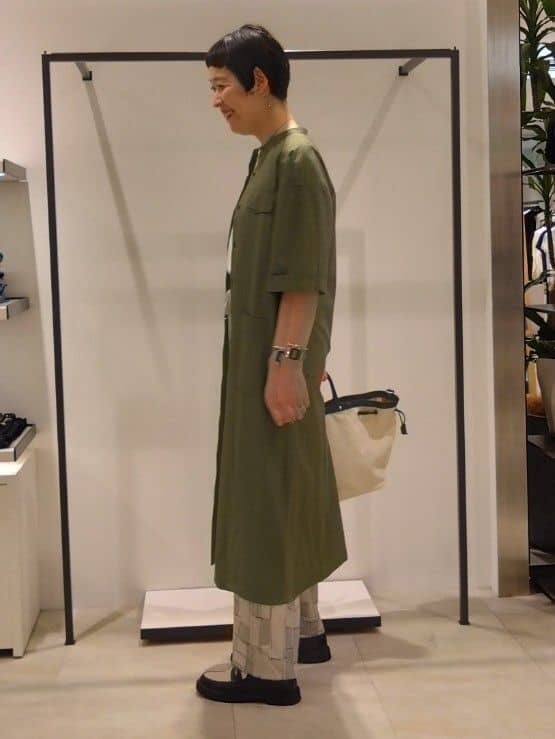 まちこさんの「UNTITLED｜◆【洗える/前開きボタン】シャンブレーシャツワンピース」を使ったコーディネート