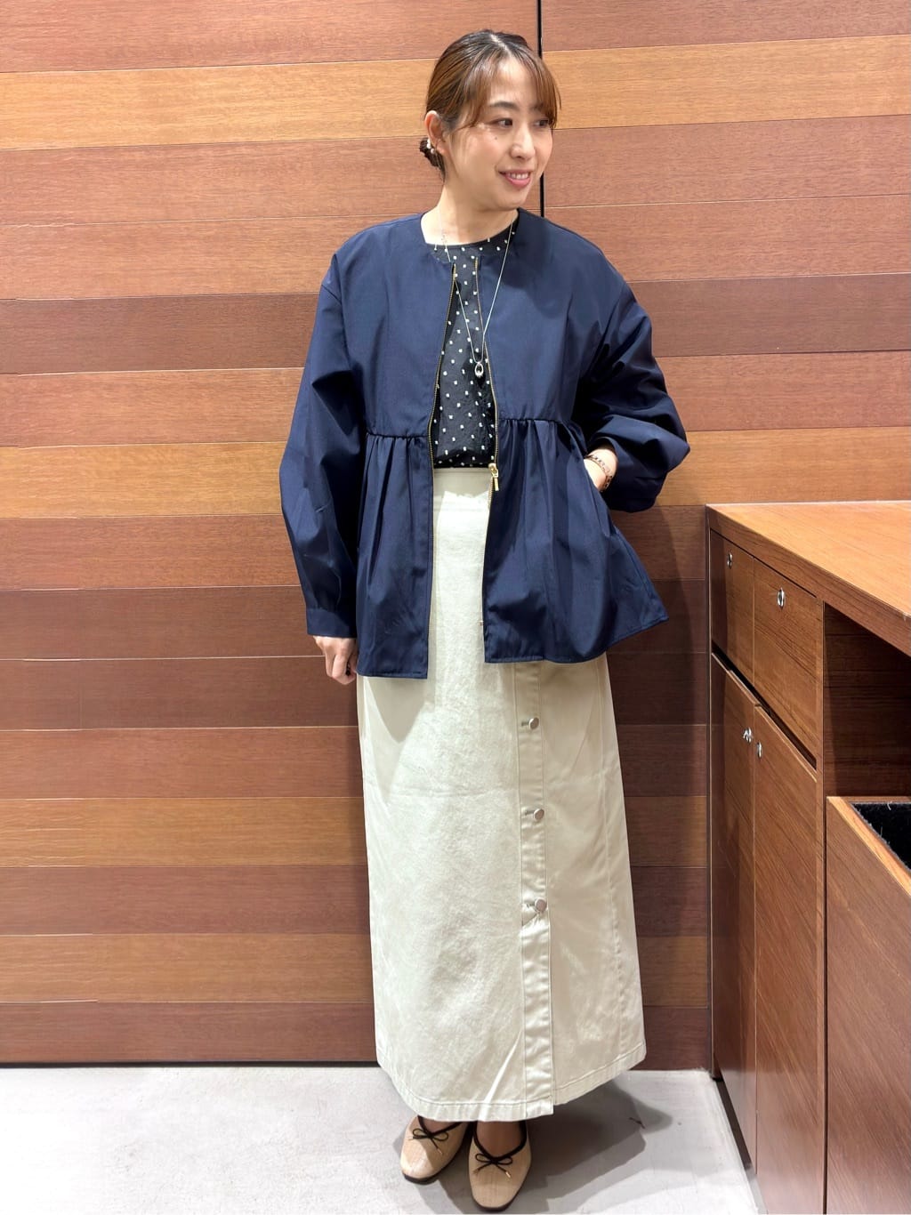 みりんさんの「OPAQUE.CLIP｜撥水ノーカラーペプラムブルゾン【洗濯機OK／抗ピル】」を使ったコーディネート