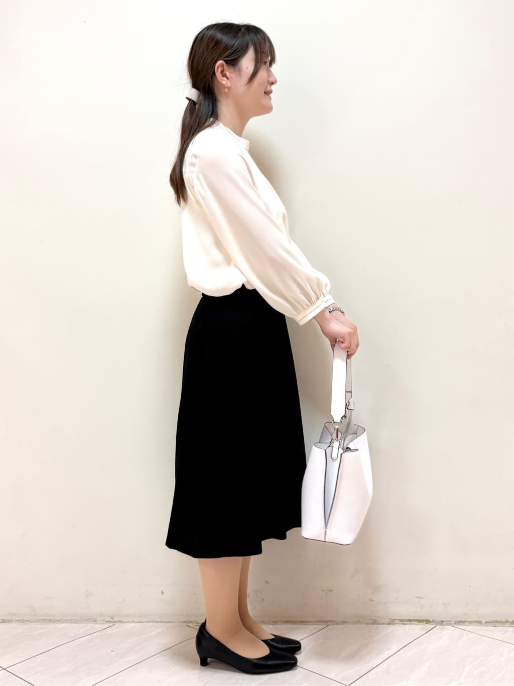mikiさんの「Reflect｜タックスタンドカラーブラウス」を使ったコーディネート