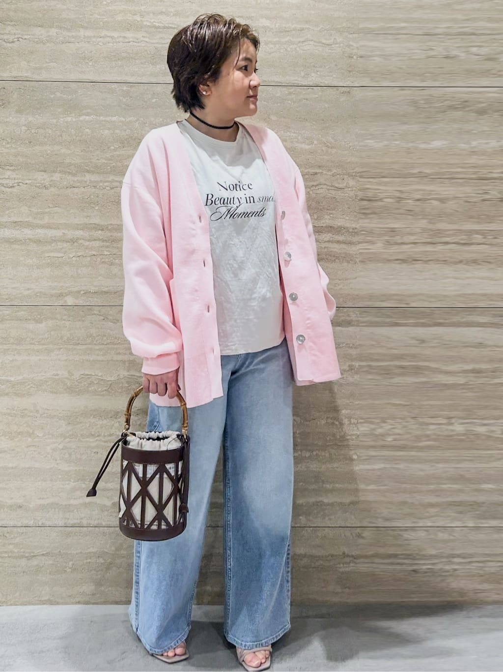 NAMIさんの「OPAQUE.CLIP｜リラクシーロゴプリントTシャツ【洗濯機OK】」を使ったコーディネート