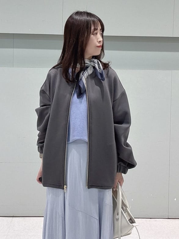 makiさんの「UNTITLED｜【7色展開/洗える/程よい透け感】ドライタッチVネックニット」を使ったコーディネート