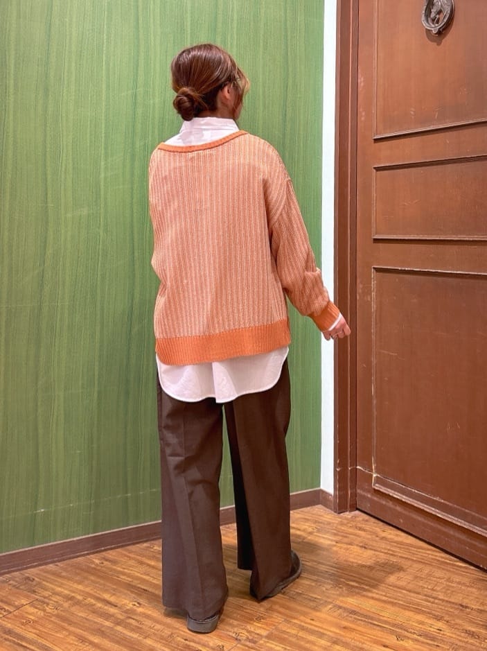 かおりさんの「SHOO･LA･RUE｜【洗濯機可/S-LL】キーネックでお顔周りすっきり ざっくり編みカーディガン」を使ったコーディネート
