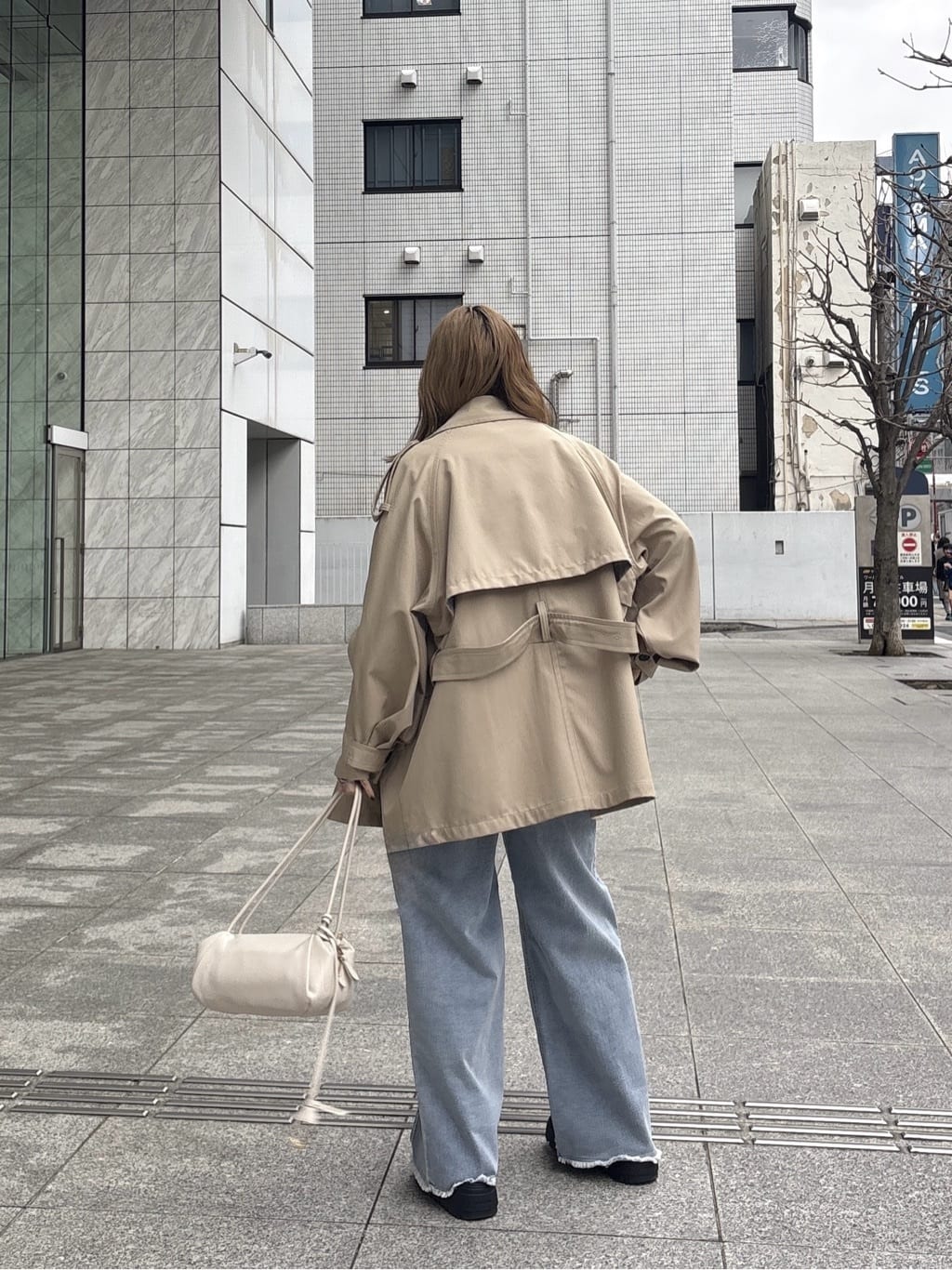 kotakiさんの「INDIVI｜【撥水】ボンディングショートトレンチ」を使ったコーディネート
